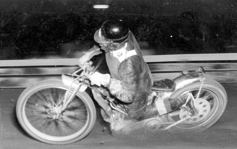 Name:  Merv Neil about to fall - PN Speedway.jpg
Views: 1710
Size:  147.4 KB