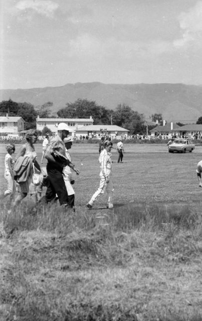 Name:  Graham Hill Returns to Pits on Foot.jpg
Views: 1232
Size:  45.2 KB