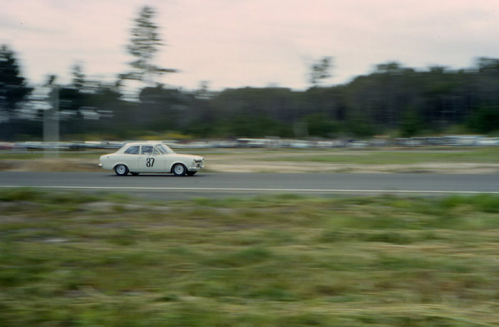 Name:  Ford Escort Bay Park Aug 68 w.jpg
Views: 2419
Size:  61.0 KB