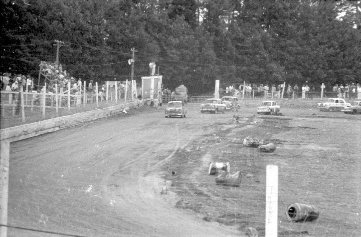 Name:  Racing Under Way.jpg
Views: 4170
Size:  156.4 KB