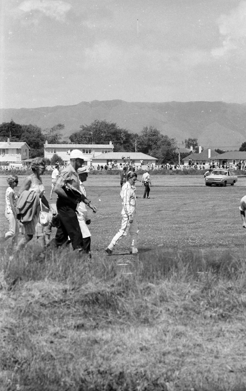 Name:  Graham Hill Returns to Pits on Foot - Jan 1969.jpg
Views: 1021
Size:  153.4 KB