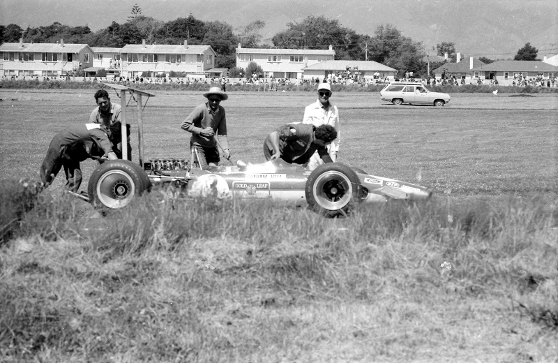 Name:  Graham Hill's Broken Lotus - Jan 1969.jpg
Views: 1304
Size:  185.4 KB