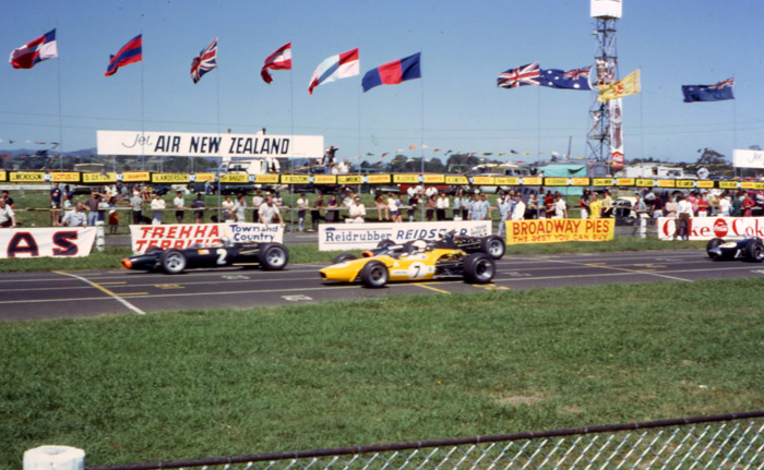 Name:  McLaren BRM Gardner Brabham Puke Jan 68.jpg
Views: 3074
Size:  116.6 KB