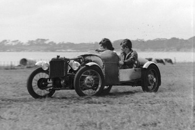 Name:  BSA on Grass 1970's(4) (400x267).jpg
Views: 1459
Size:  46.5 KB