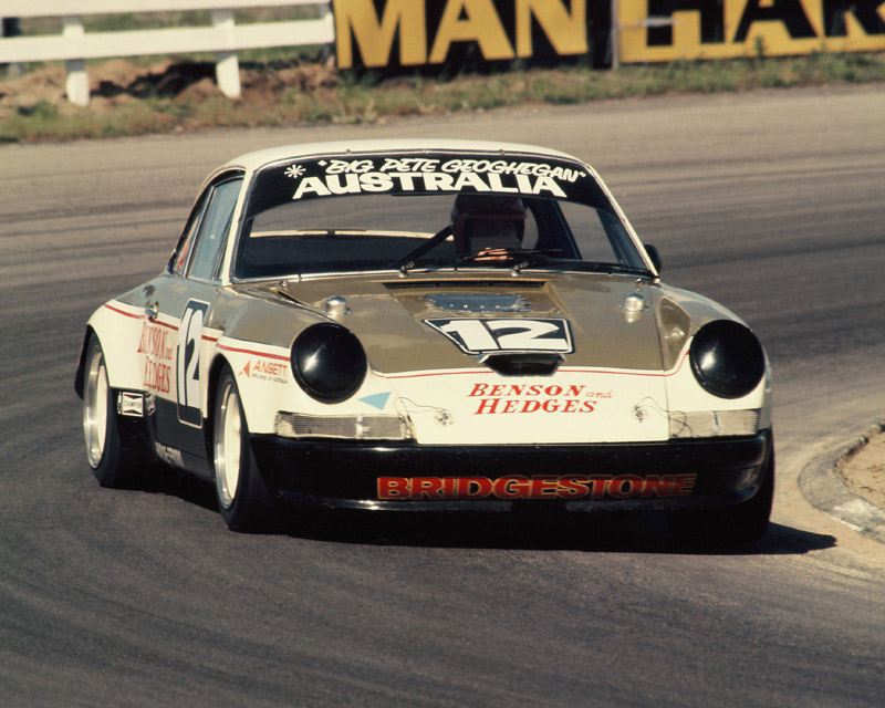 Name:  1974  Bay Park 29 Dec - Ian 'Pete' Geoghegan Aust - Larry O'Neil Porsche - Graham Rendell photo .jpg
Views: 1461
Size:  171.7 KB