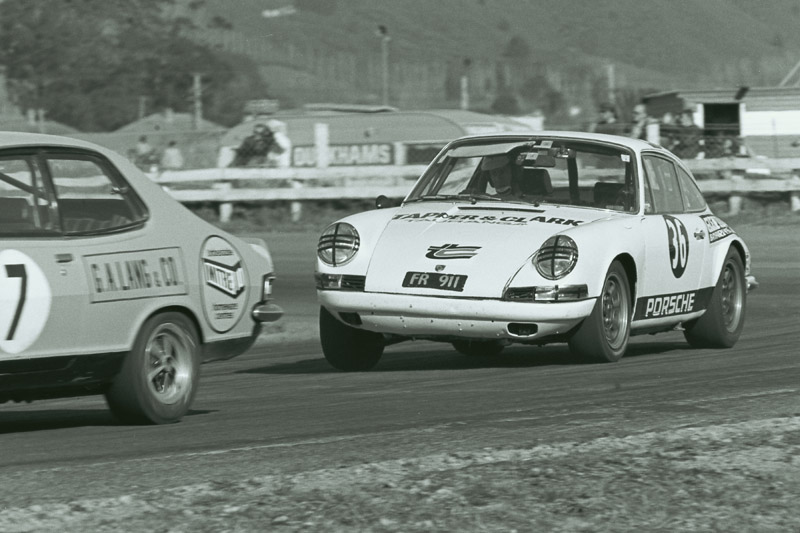Name:  1975 Bay Park August Glenvale 200 - Porsche 911 -Graham Rendell photo 758.3.10.jpg
Views: 1137
Size:  114.0 KB