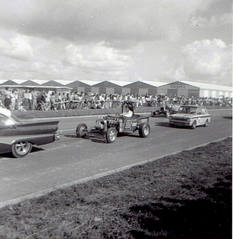Name:  Imp, and T bucket  Cariba, #3 Wiri drags Anzac day April 1971CCI04092015 (3) (780x800).jpg
Views: 1484
Size:  158.1 KB