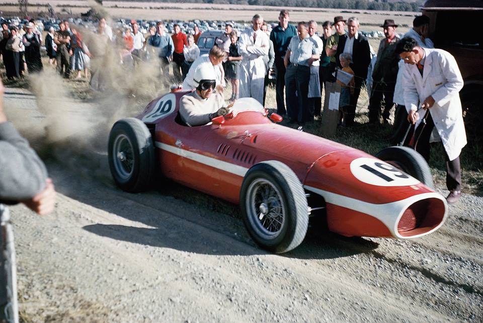 Name:  Pat Hoare Ferrari Clelands Hill Timaru #2,  late 50's early 60's Edward Porter  photo. (2).jpg
Views: 1009
Size:  115.2 KB