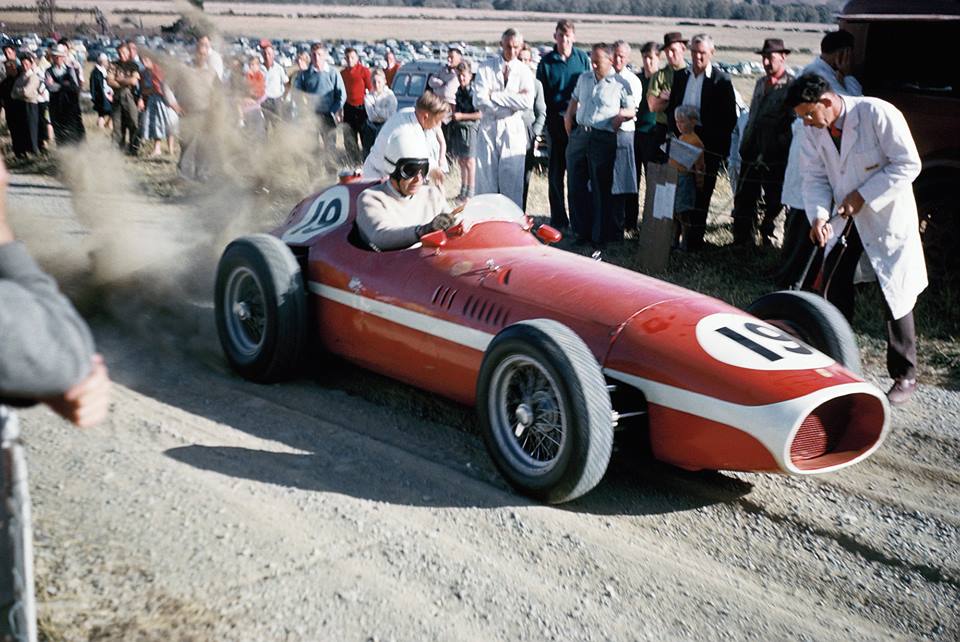 Name:  Pat Hoare Ferrari Clelands Hill Timaru #2,  late 50's early 60's Edward Porter  photo. (2).jpg
Views: 1242
Size:  115.2 KB