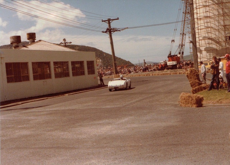 Name:  Dunedin Festival 1984 Healey Chris White CCI09102015_0001 (800x574).jpg
Views: 8098
Size:  144.7 KB