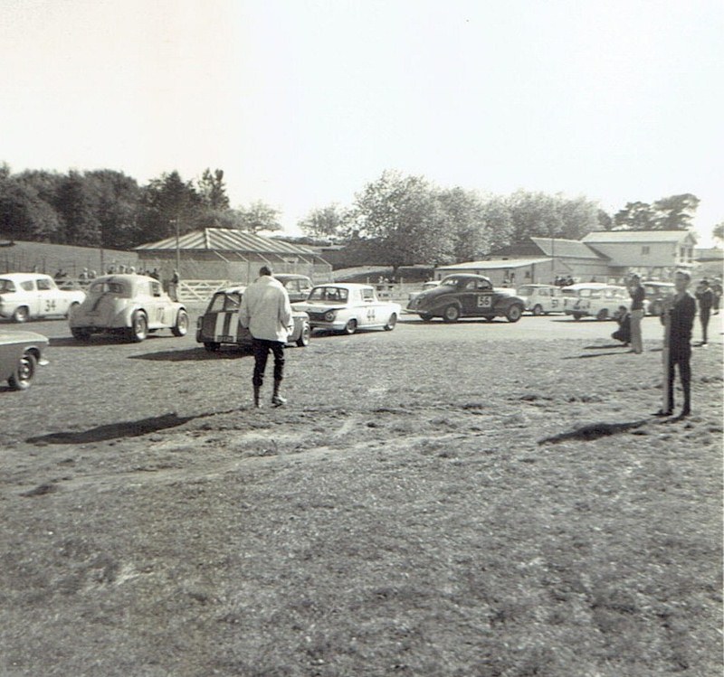 Name:  Pukekohe Meeting 14 May 1966 saloon car field, #2, CCI11102015 (2) (800x749).jpg
Views: 957
Size:  166.9 KB