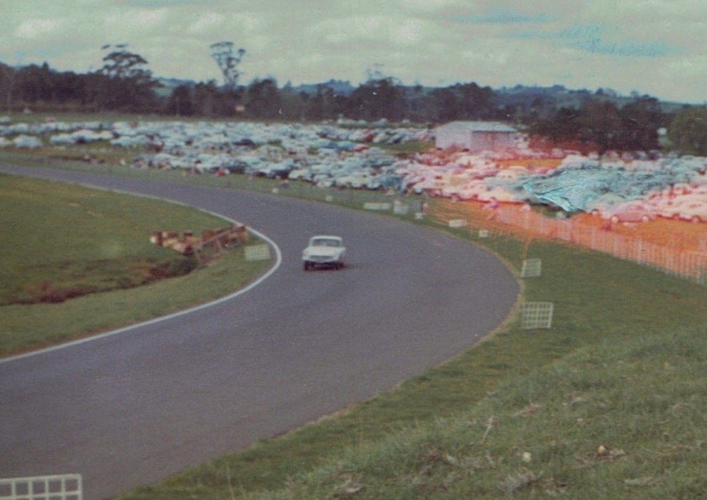 Name:  Pukekohe 1965 Gold Leaf 3 hour Honda S600 #3, v2, CCI12102015_0002 (2).jpg
Views: 5346
Size:  140.1 KB