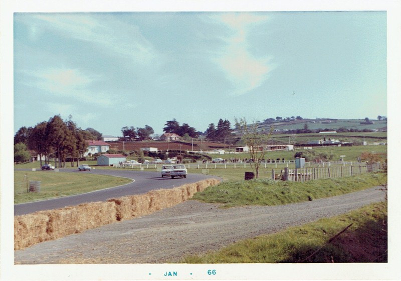 Name:  Pukekohe 1965 Wills 6 Hour, Zephyr 6 and Alfa Romeo #3, CCI12102015_0001 (800x562).jpg
Views: 7824
Size:  125.3 KB