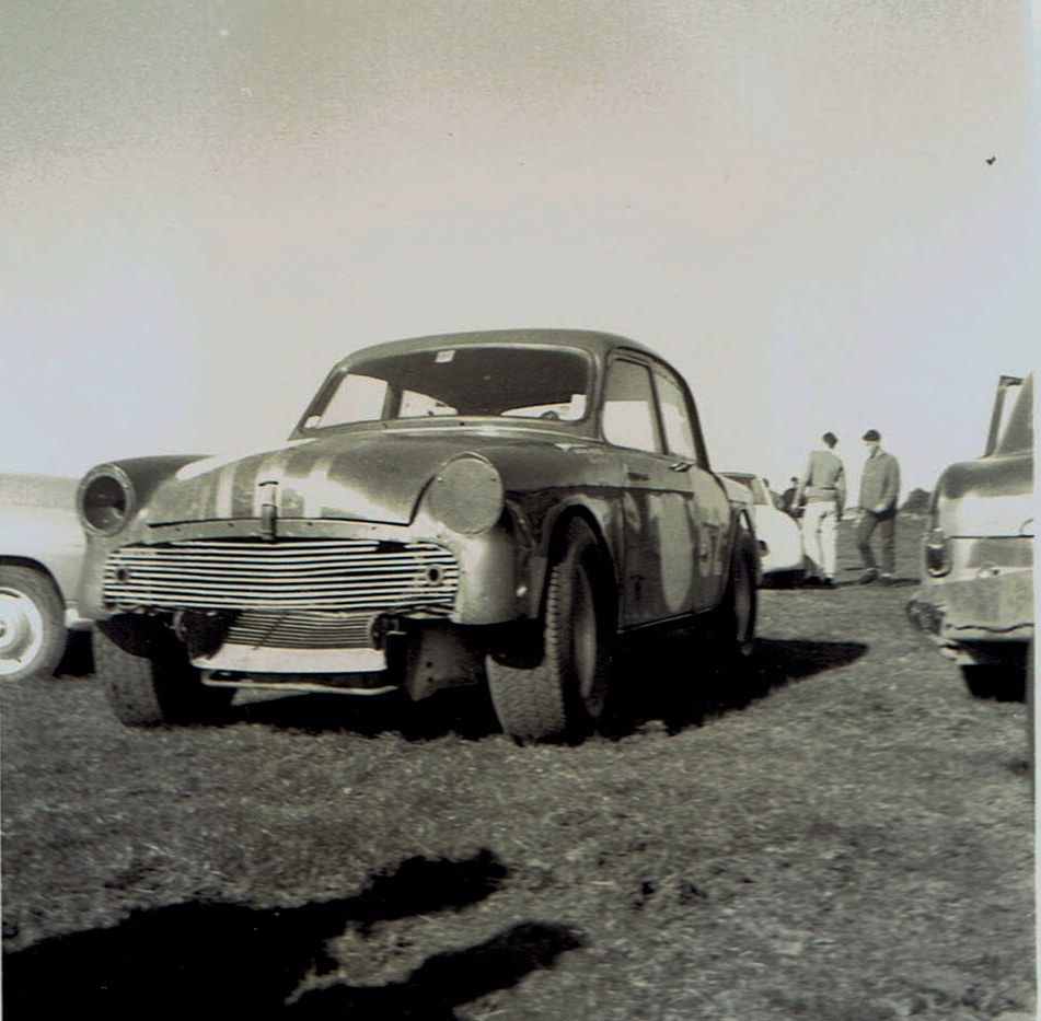 Name:  Pukekohe May 1966 #13, Humber -Jaguar  T Boyle v2, CCI13102015_0001 (2).jpg
Views: 5760
Size:  167.8 KB