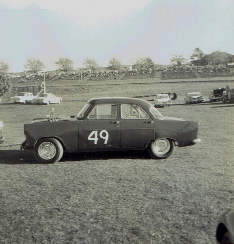 Name:  Pukekohe May 1966 #14, Zephyr Corvette K Bailey v2, CCI13102015_0003 (2) (766x800).jpg
Views: 6312
Size:  145.5 KB