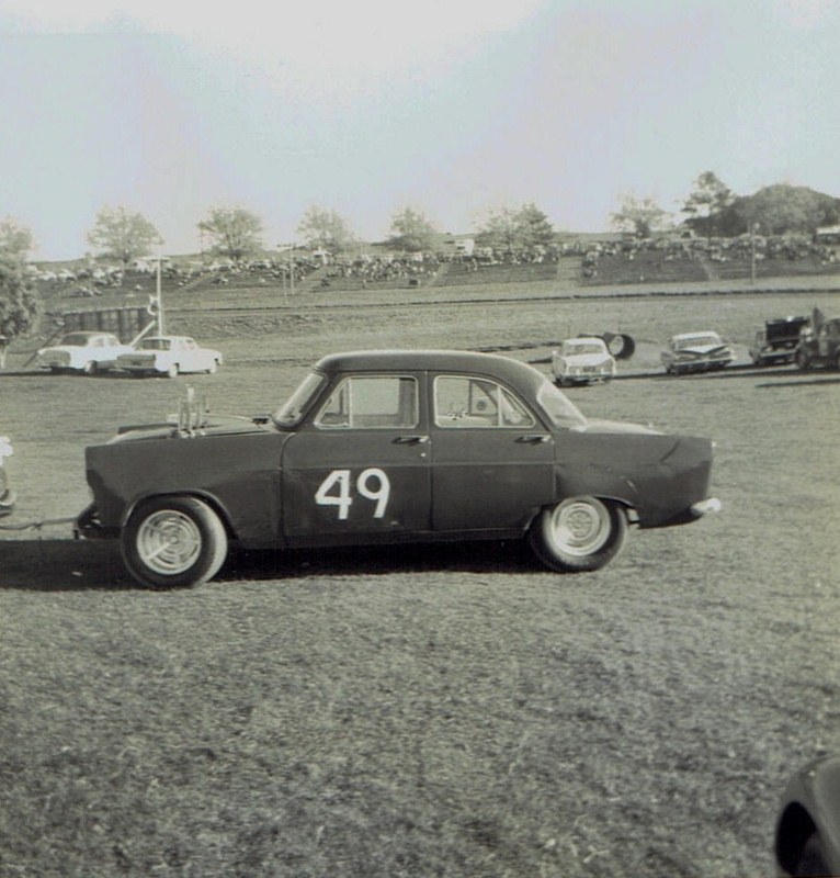 Name:  Pukekohe May 1966 #14, Zephyr Corvette K Bailey v2, CCI13102015_0003 (2) (766x800).jpg
Views: 6303
Size:  145.5 KB