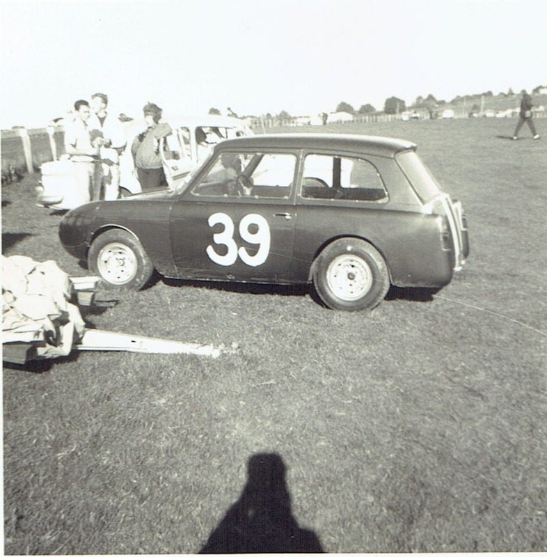 Name:  Pukekohe May 1966 #21 Austin A40 -Ford  Mike Meek v2, CCI13102015_0005 (2) (786x800).jpg
Views: 4121
Size:  161.4 KB