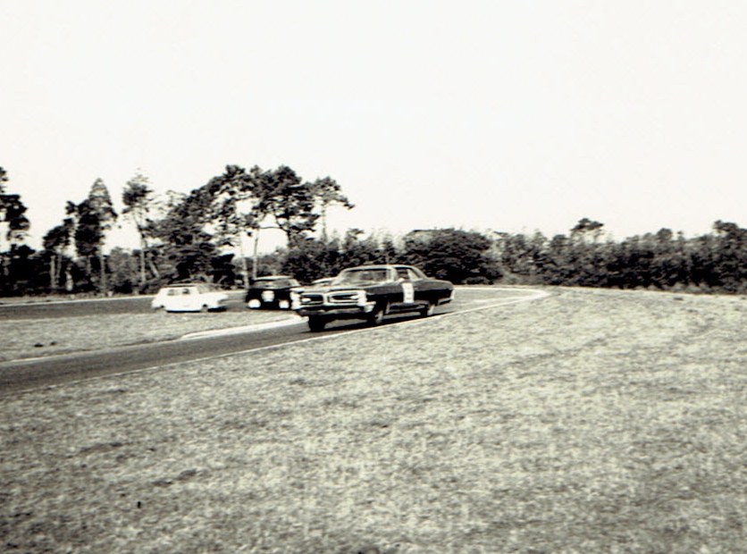 Name:  Pukekohe 1967 #7, Pontiac and Minis v3, CCI20102015 (2).jpg
Views: 2242
Size:  130.3 KB