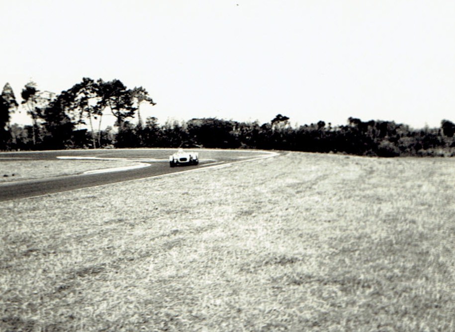 Name:  Pukekohe Dec 1966 #14 Lotus 7 v3, CCI21102015 (2).jpg
Views: 1720
Size:  145.4 KB