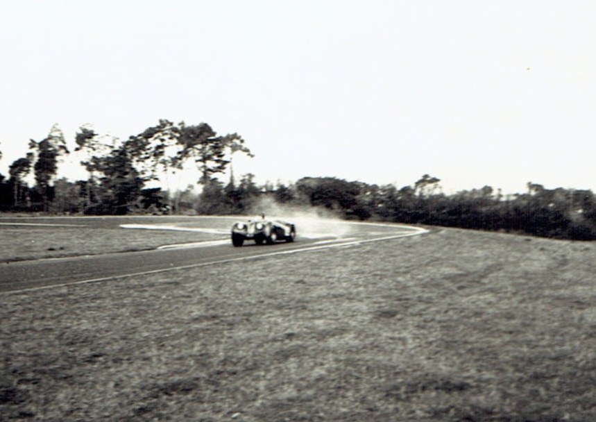 Name:  Pukekohe Dec 1966 #22 Jaguar XK120  2, v3, CCI21102015_0007 (2).jpg
Views: 2195
Size:  109.4 KB