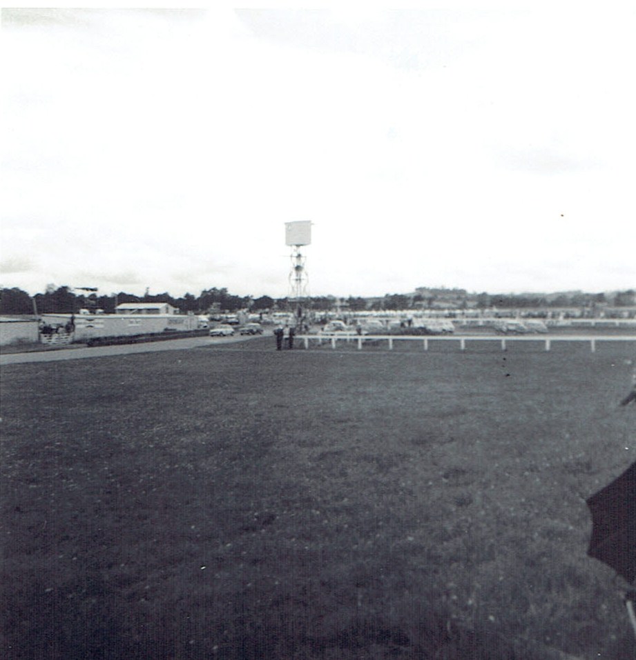 Name:  Pukekohe Jan 1967 #13 Saloons Elbow - Stables corner CCI13112015_0005.jpg
Views: 1714
Size:  138.7 KB