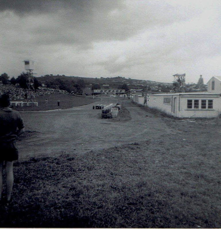 Name:  Pukekohe Jan 1967 GP #14 Stables corner -single seater CCI15112015 (770x800).jpg
Views: 1449
Size:  143.6 KB