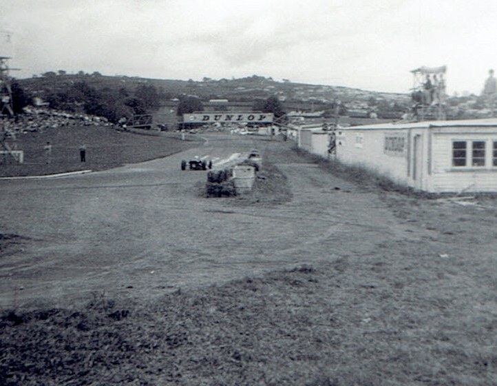 Name:  Pukekohe Jan 1967 GP #14 Stables corner -single seater v2, CCI15112015 (2) (722x560).jpg
Views: 1480
Size:  117.0 KB