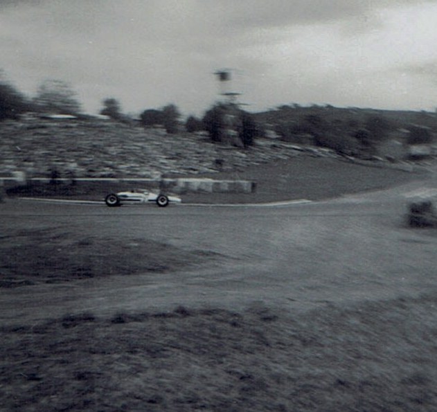 Name:  Pukekohe Jan 1967 GP #15 Stables corner #2, single seater v2,CCI15112015_0001 (2) (631x595).jpg
Views: 1691
Size:  92.2 KB