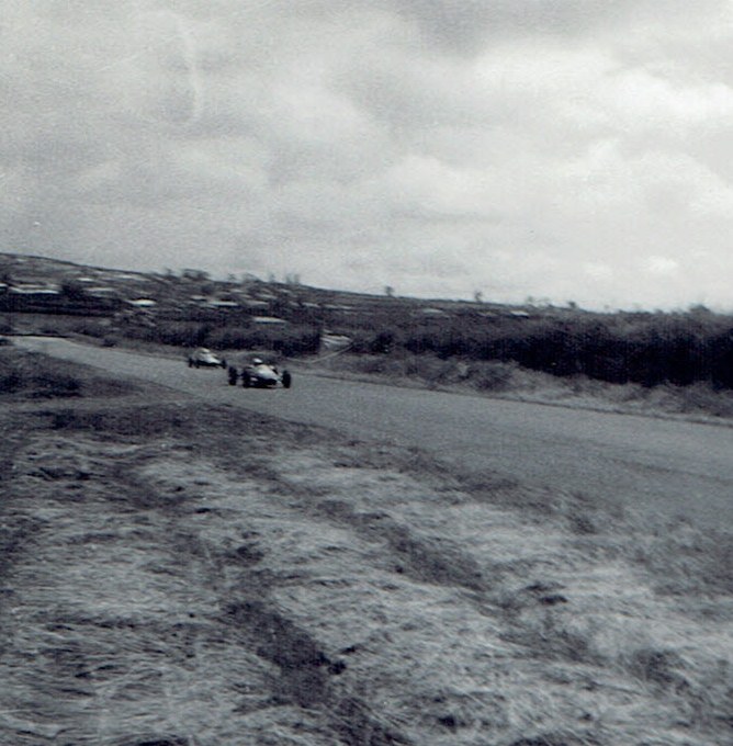 Name:  Pukekohe Jan 1966 GP #17 single seaters #4 v2, CCI17112015_0001 (2).jpg
Views: 1818
Size:  121.6 KB