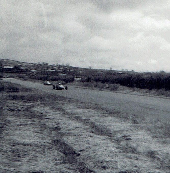 Name:  Pukekohe Jan 1966 GP #17 single seaters #4 v2, CCI17112015_0001 (2).jpg
Views: 1571
Size:  121.6 KB