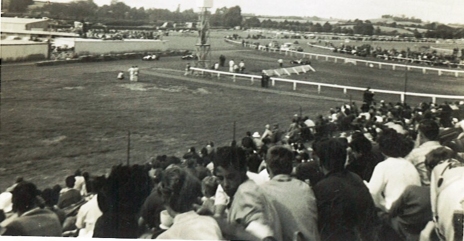 Name:  The Elbow crowd 1964 NZGP.jpg
Views: 1822
Size:  103.5 KB