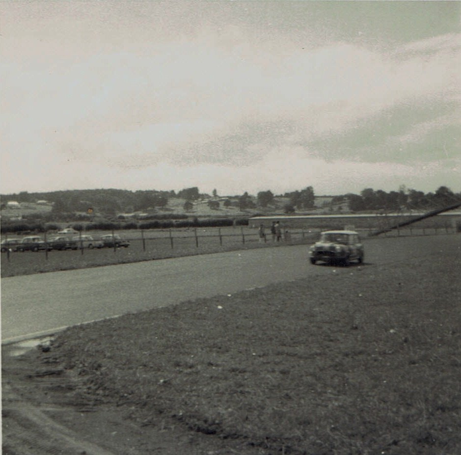 Name:  Pukekohe 1966-68 #15 Mini on the loop CCI22112015_0002.jpg
Views: 2209
Size:  148.3 KB