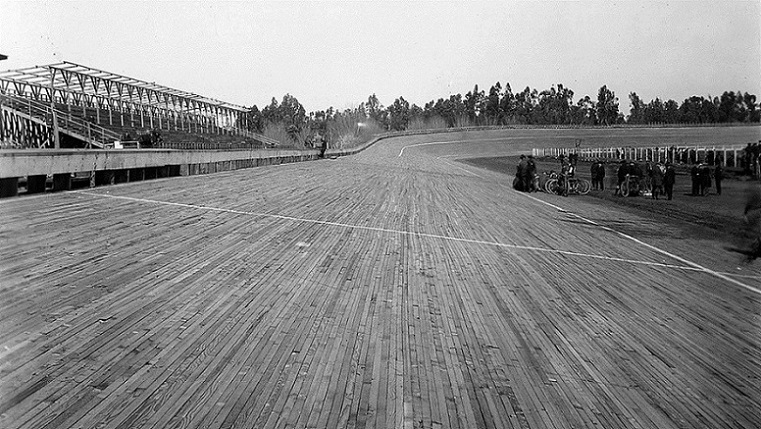 Name:  Beverly_Hills_Speedway_1921.jpg
Views: 1574
Size:  182.3 KB
