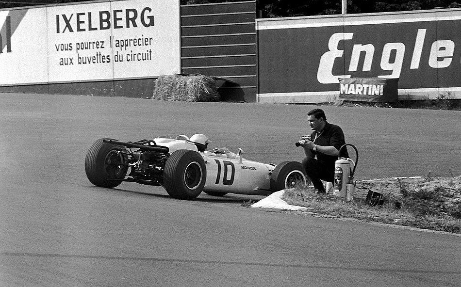 Name:  F1 photographer in the 1960s.jpg
Views: 1842
Size:  138.5 KB