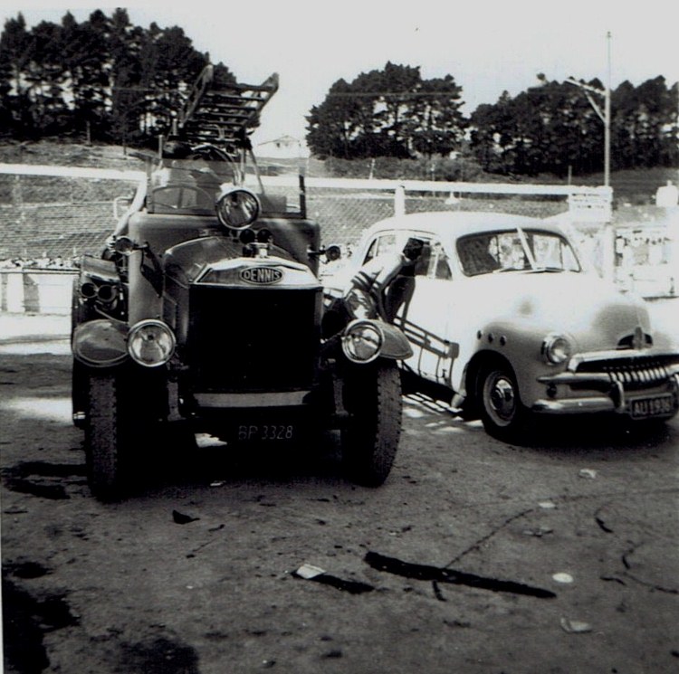 Name:  Vintage Rally 1968 Western Spings #18 Dennis Fire Engine & FJ Holden CCI23012016 (750x745).jpg
Views: 4385
Size:  154.4 KB