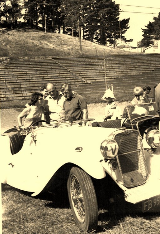 Name:  Vintage Rally 1968 Western Spings #27 1934 Singer Le Mans CCI23012016_0001 (514x750).jpg
Views: 5852
Size:  162.0 KB