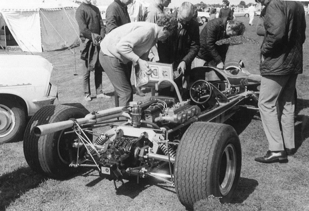 Name:  Ken Smith with Lotus 41 B. September 1969.jpg
Views: 1750
Size:  147.5 KB
