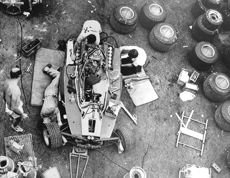 Name:  ferrari-mechanics.jpg
Views: 1642
Size:  180.0 KB