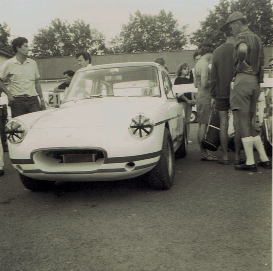 Name:  Pukekohe Jan 1968 GP #14 Lotus Ford Farina Ron Rutherford v2, CCI17102015_0001 (2).jpg
Views: 1759
Size:  171.9 KB