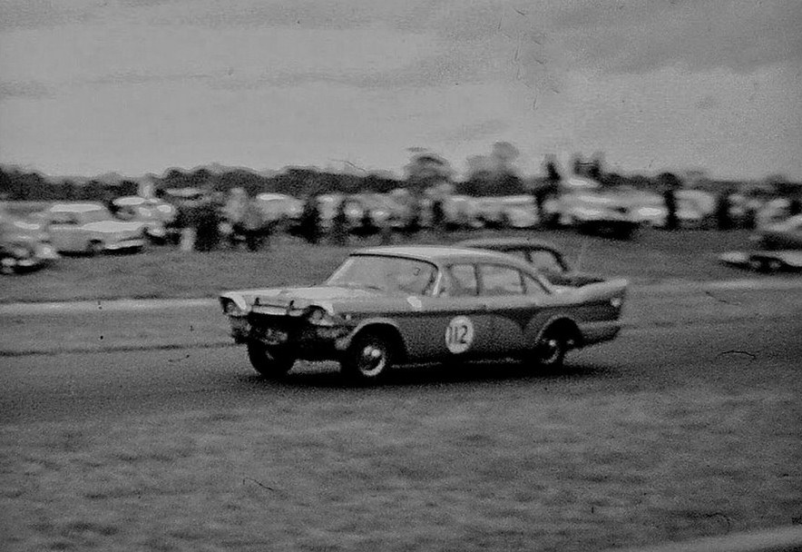 Name:  Pukekohe 1964 De Soto C Lumsden - B Homewood pic (2).jpg
Views: 1632
Size:  157.2 KB