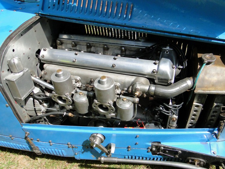 Name:  Roycroft Jag-in-Bugatti Ross Cammick  (750x563).jpg
Views: 1127
Size:  159.8 KB