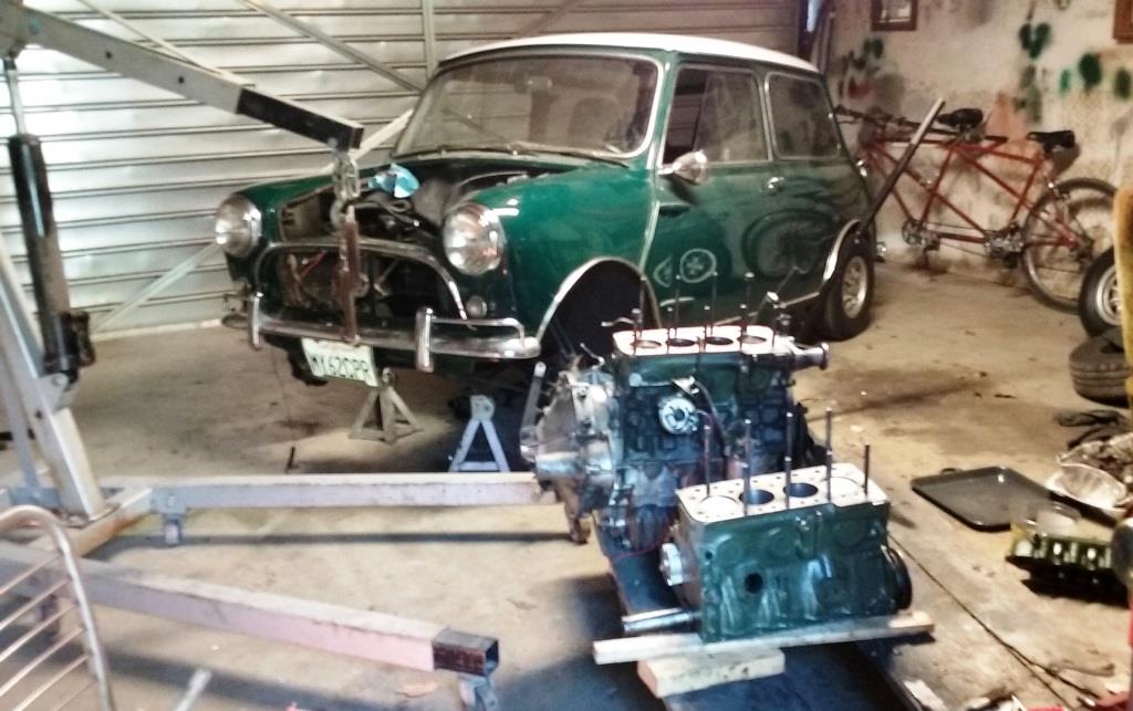 Name:  Mini Cooper engine and gearbox replacement in the garage..jpg
Views: 1111
Size:  104.1 KB
