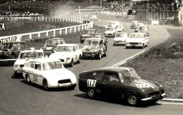 Name:  Pukekohe 1964 - 65 Saloons the field .. C Burles.jpg
Views: 1572
Size:  43.2 KB