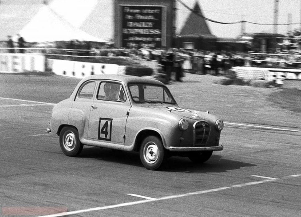 Name:  Silverstone+-+May+1958_RE+873+-+Graham+Hill+-+Speedwell+A+35_jpg_small.jpg
Views: 1171
Size:  116.1 KB