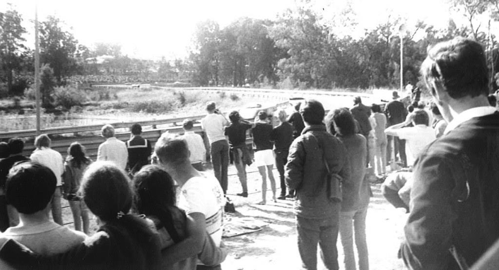 Name:  Warwick Farm. Esses. 1970. #6  jpg.jpg
Views: 1068
Size:  80.4 KB