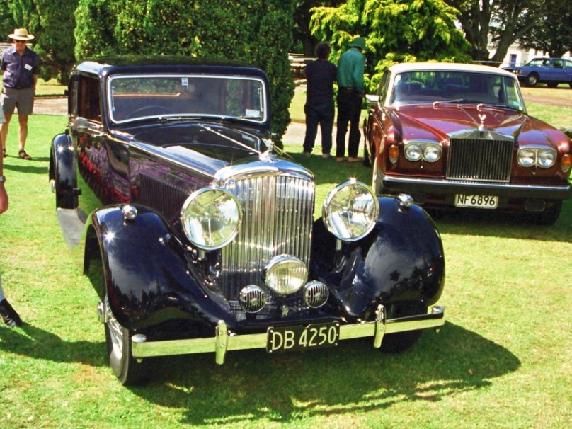 Name:  197_0216_019 Bentley.jpg
Views: 925
Size:  177.2 KB