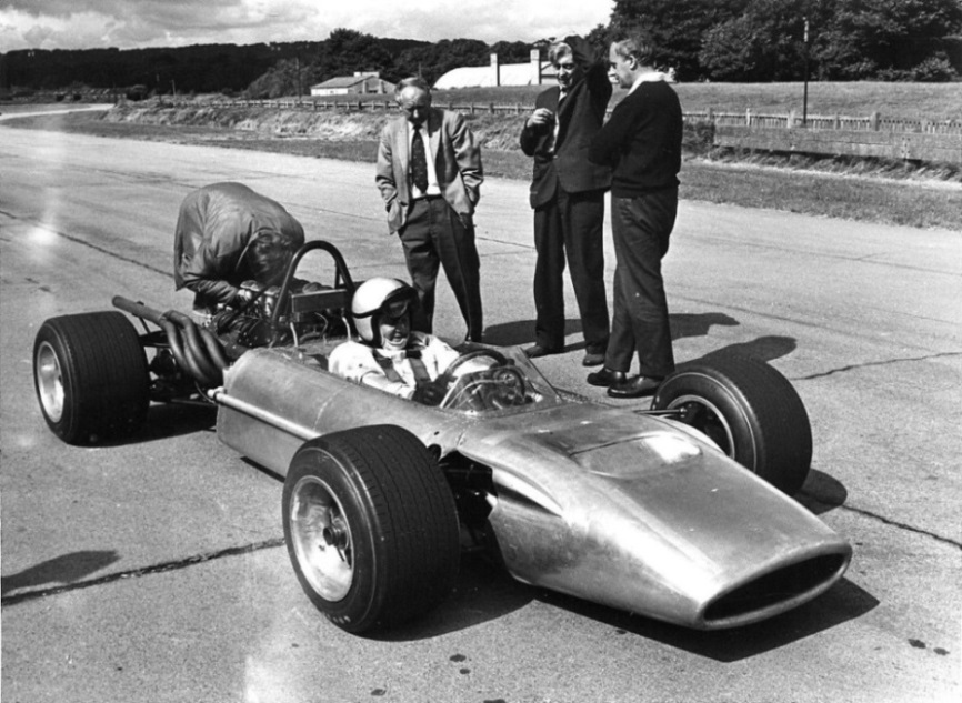 Name:  Goodwood. 1969. Mclaren M9A 4WD.jpg
Views: 1032
Size:  182.7 KB