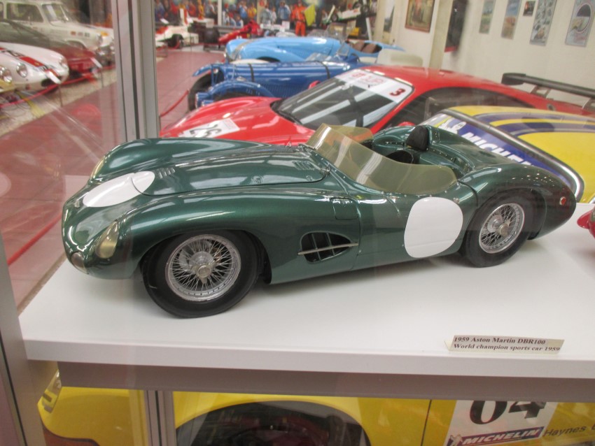 Name:  214_0604_081 Model Aston Martin.JPG
Views: 1049
Size:  127.7 KB