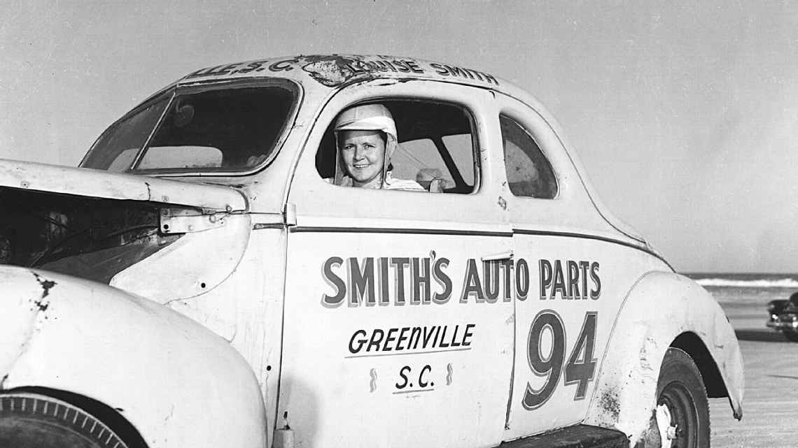 Name:  Louise Smith at Daytona Beach in 1951 in her '37 Ford.jpg
Views: 1283
Size:  55.6 KB