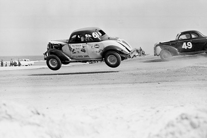 Name:  Red Farmer competes in the 100-mile Modified and Sportsmen stock car race at Daytona Beach .jpg
Views: 1252
Size:  56.4 KB